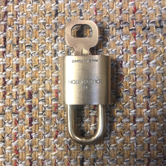 Louis Vuitton LV Gold Padlock Lock & Key 312 - Picture 11 of 13